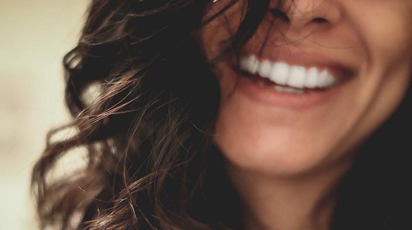 Zobu higiēna ir uzlabojusiesJo... Autors: Lestets 8 iemesli, kāpēc mēs izskatāmies jaunāki nekā mūsu vecāki tādā pašā vecumā