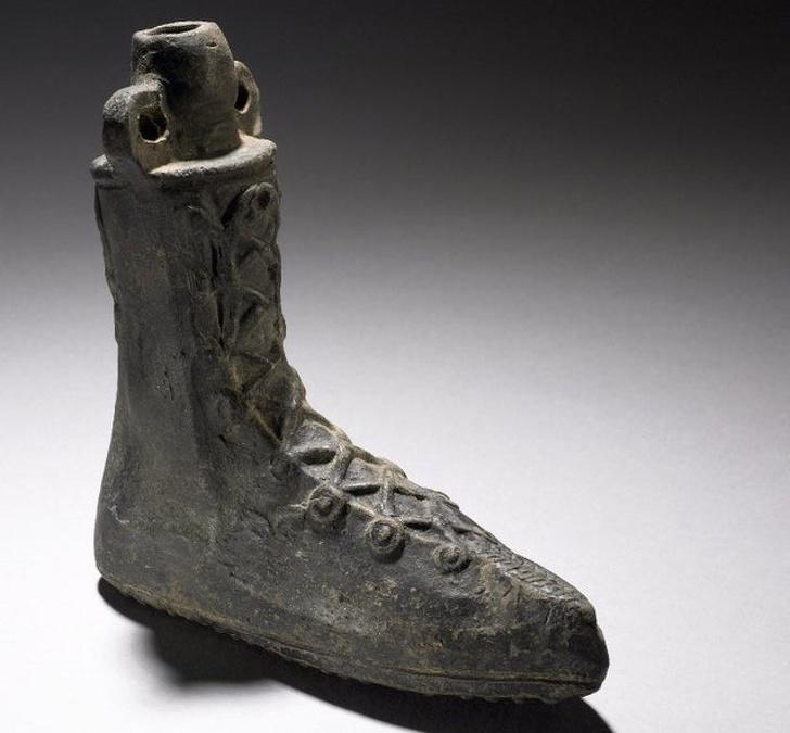 Scaronis kurpes formas trauks... Autors: The Diāna 20 priekšmeti no pagātnes, kuru dizains varētu pārspēt arī dažas mūsdienu idejas
