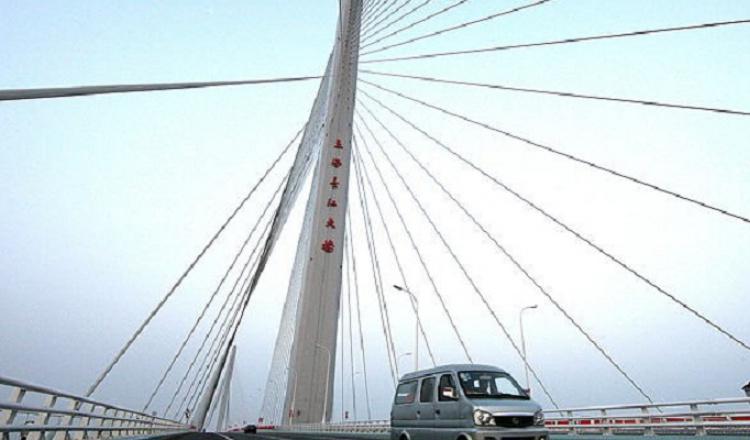 Paredzēts ka pa scarono tiltu... Autors: Fosilija 10 satriecoši dārgi arhitektūras projekti Ķīnā (20 foto)