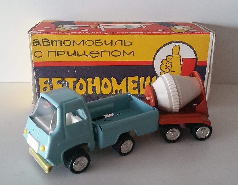 Betona vedējs  jauns ar visu... Autors: pyrathe Atmiņas par bērnību: PSRS laiku rotaļu mašīnītes