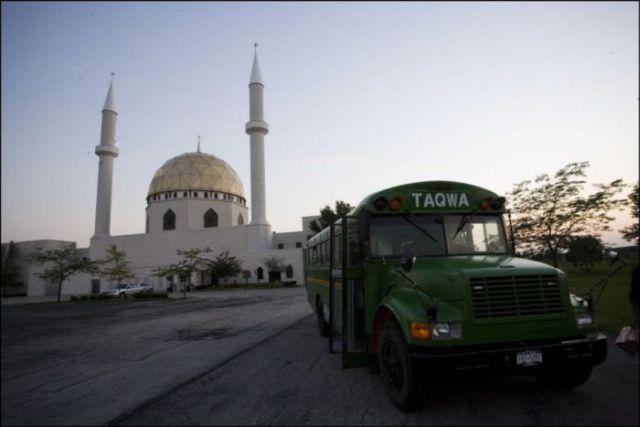 Pankroka mūziķu autobuss uz... Autors: Gotfridis Neliels ieskats musulmaņu pankrokā un tā aizkulisēs