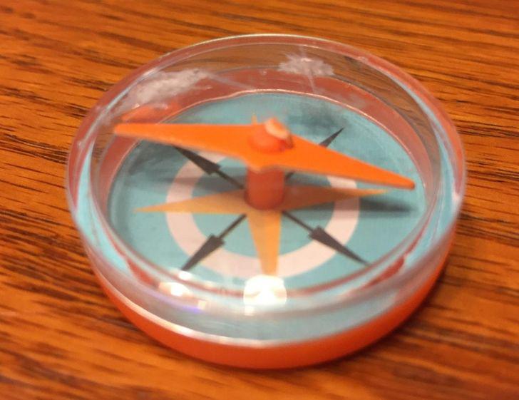 Plastmasas kompass Autors: The Diāna 28 reizes, kad dizaineris aizmirsa pielietot veselo saprātu