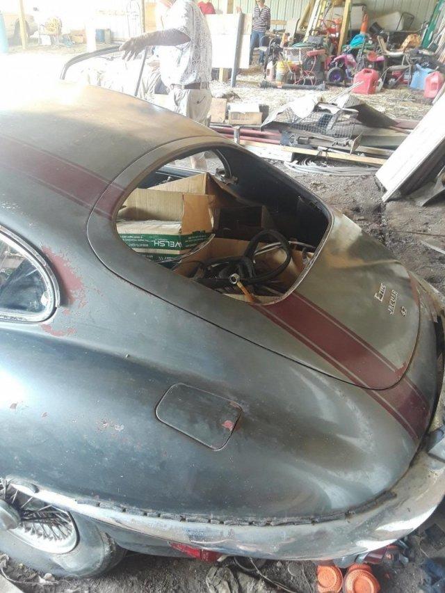  Autors: Zibenzellis69 Atrasts sarūsējis Jaguar E-Type stāvēja 30 gadus bez kustības (20 fotoattēli)