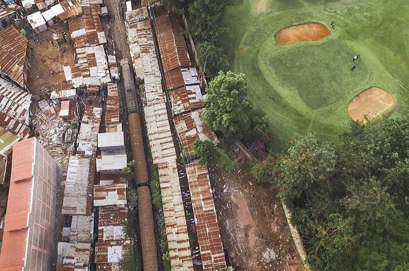 Golfa klubs Nairobi pilsētā... Autors: antoanns Bagātības un nabadzības salīdzināšana bildēs