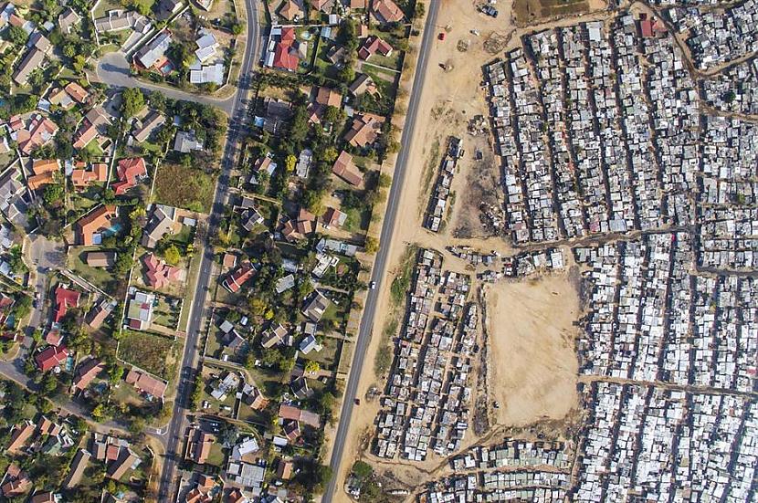 Johannesburga Dienvidāfrika... Autors: antoanns Bagātības un nabadzības salīdzināšana bildēs