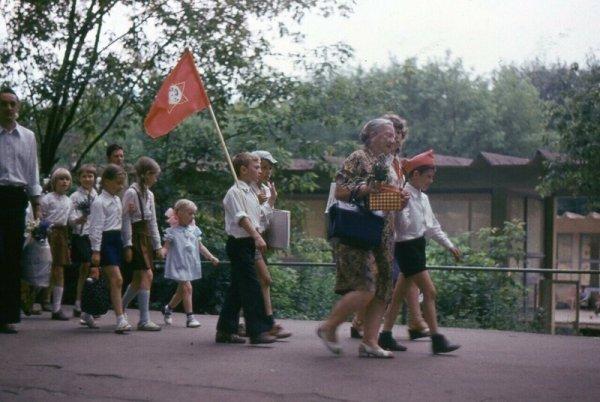  Autors: Zibenzellis69 RETRO FOTOGRĀFIJAS: PSRS laiki, sarkanie kaklauti un pionieru nometnes