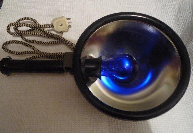 Zilās gaismas lampa kas... Autors: Lestets 25 lietas, kas kādreiz bija katrā mājā