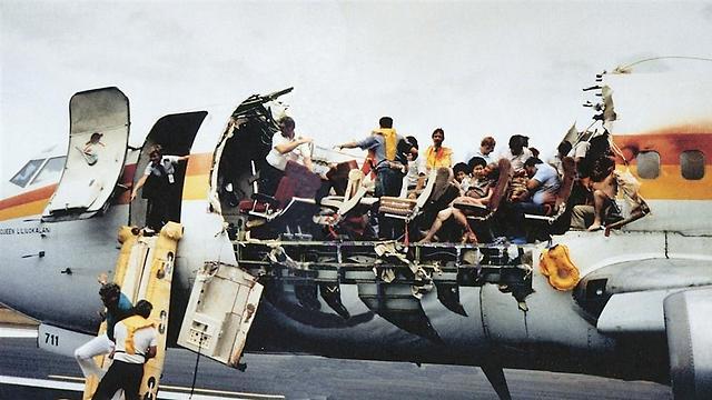 Aloha Airlines reiss 243... Autors: Testu vecis Komerciālo lidaparātu katastrofu bildes (Astoņdesmitie) 1986.-1989.g