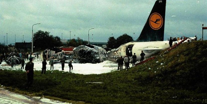 Autors: Testu vecis Komerciālo lidaparātu katastrofu bildes (Deviņdesmitie) 1990.-1994.g