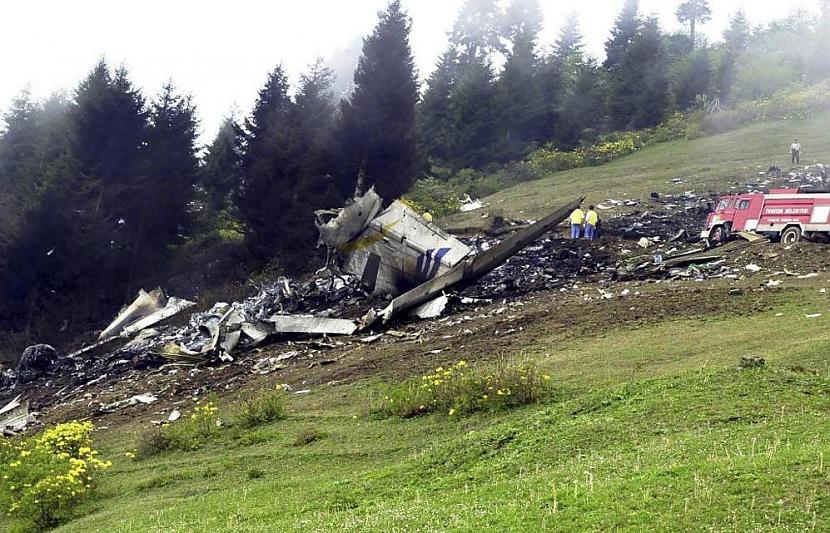 UM Airlines reiss 4230... Autors: Testu vecis Komerciālo lidaparātu katastrofu bildes (Divtūkstošie) 2000.-2003.g