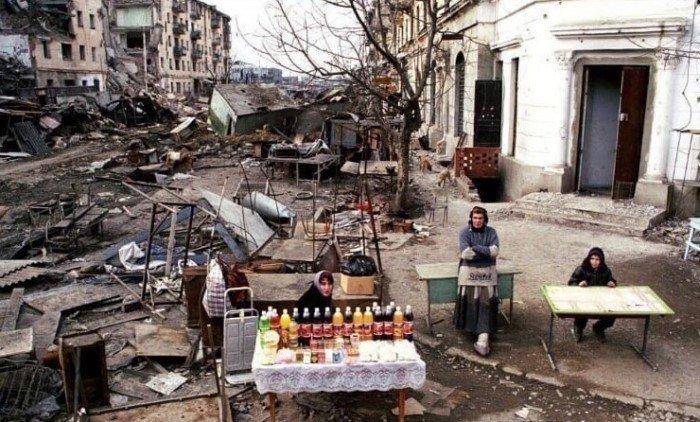 Tirdzniecība Groznijas ielās... Autors: Zibenzellis69 Tie bija brašie 90. gadi: netipiskas šī pretrunīgā laika fotogrāfijas