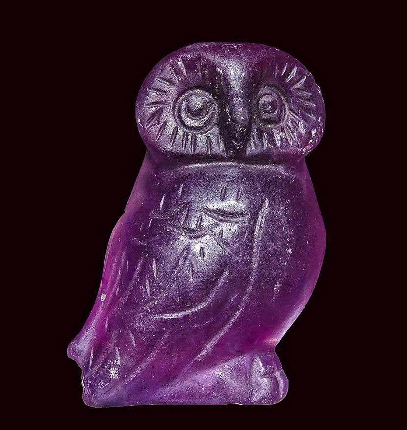 No purpura fluorīta izgrebta... Autors: Zibenzellis69 19 stilīgākie pagātnes artefakti, kas ir saglabājušies līdz mūsdienām