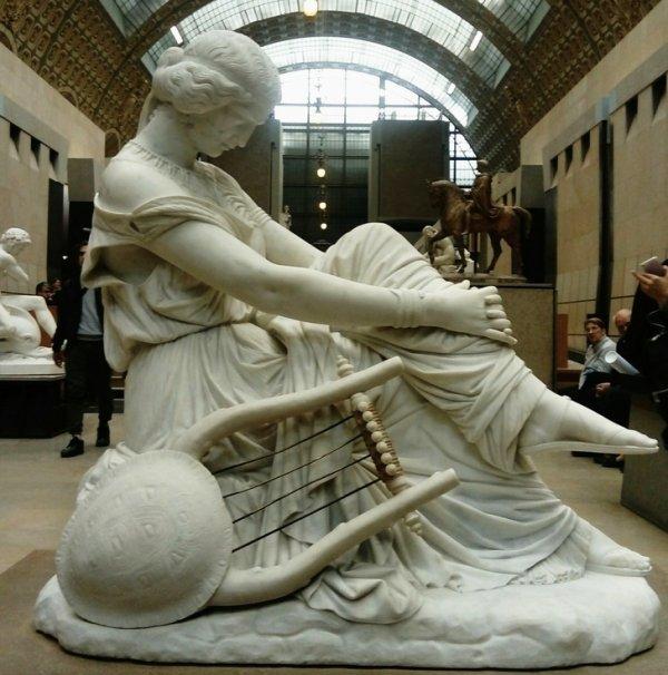 Safo nolēma kādu laiku nolikt... Autors: Zibenzellis69 Skaistas skulptūras, kuras apbrīno visa pasaule (17 foto)