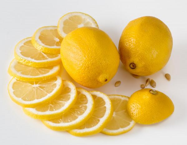Citronu lietoscaronana ik... Autors: Zibenzellis69 Pārgrieziet citronu un nolieciet to guļamistabā.Iespējams,tas glābs jūsu dzīvību