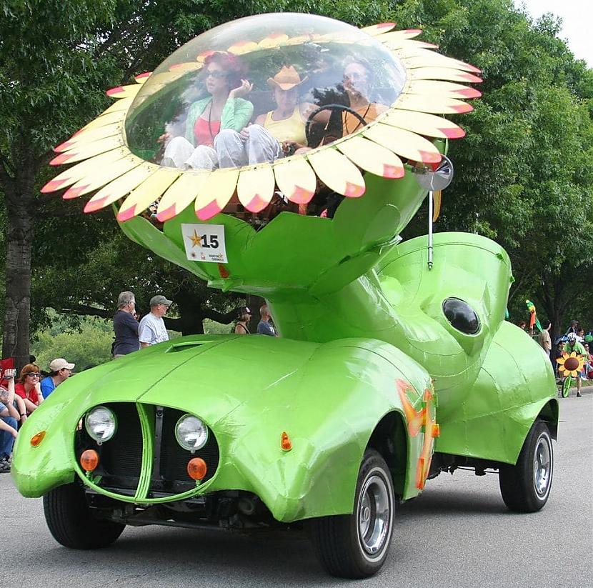 Oriģināls augu zieda auto Autors: Zibenzellis69 25 neparastas automašīnas, kurām ir grūti pabraukt garām bez smaida un izbrīna
