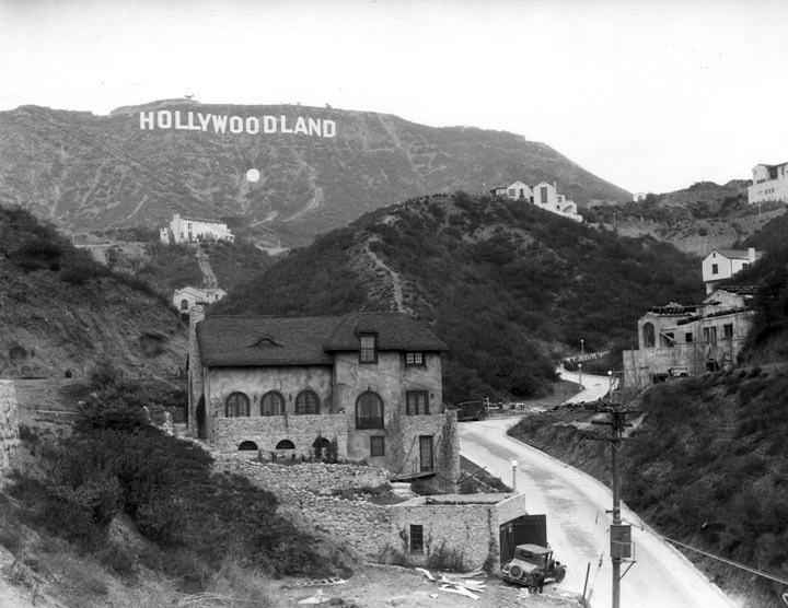 Holivudas zīme oriģināli pēc... Autors: Lestets 19 retas vēsturiskas bildes
