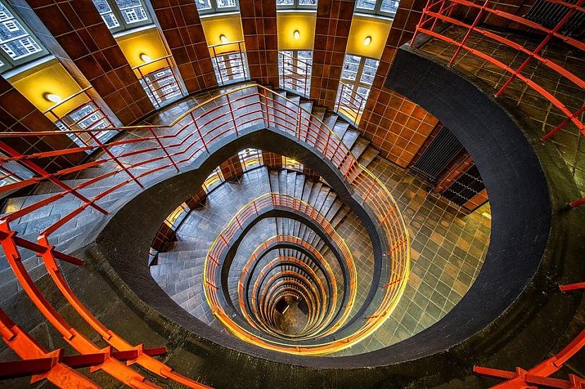 Spirālveida kāpnes Sprinkenhof... Autors: Zibenzellis69 16 foto ar satriecošām spirālveida kāpnēm, no kuru skaistuma sareibtu pat galva