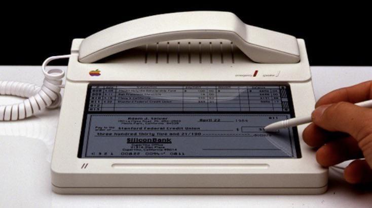 Apple pirmā viedtālruņa... Autors: Zibenzellis69 13 pārsteidzoši pagātnes gadžeti, kurus daži cilvēki varētu atcerēties