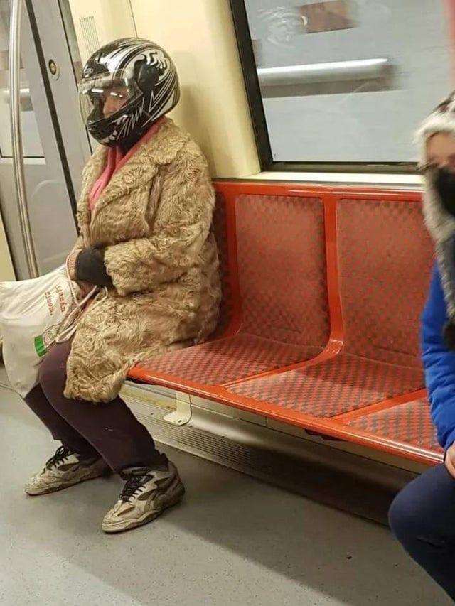 Lielisks stils Autors: Zibenzellis69 Gadījumi, kad cilvēki metro satikās ar ļoti neparastiem un dīvainiem pasažieriem