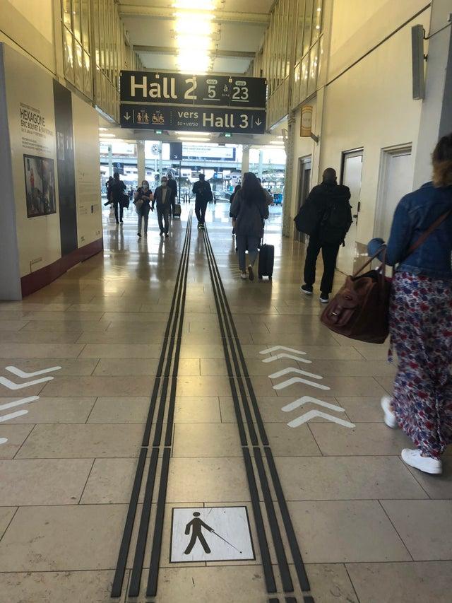 Scaronajā dzelzceļa stacijā ir... Autors: Zibenzellis69 Inovācijas un idejas, kas atvieglo dzīvi cilvēkiem ar invaliditāti