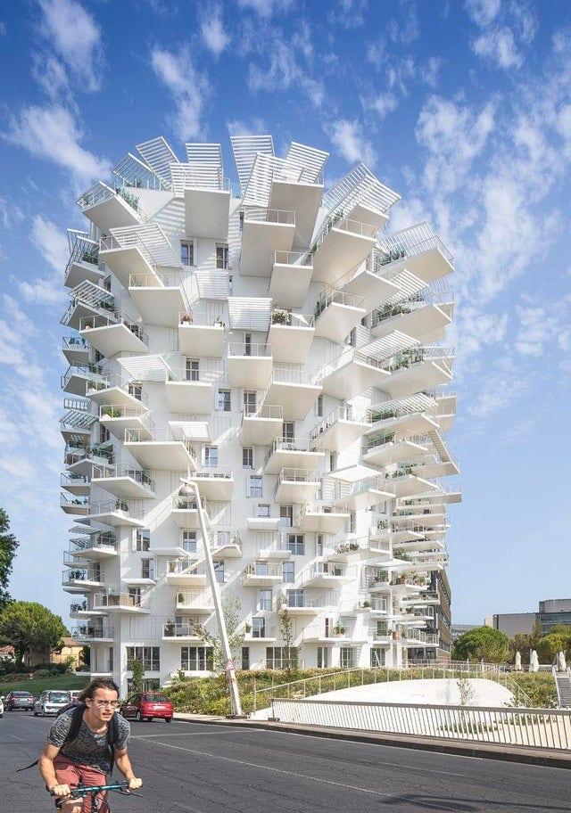 2019 gadā Francijas pilsētā... Autors: Zibenzellis69 Arhitekti izveidoja pārsteidzošas mājas, bet vai tādās kāds vēlēsies dzīvot