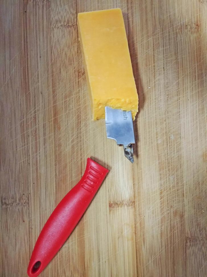 Čedara siers ir spēcīgs pat... Autors: Lestets 23 reizes, kad cilvēkiem nepaveicās ar nesen pirktām lietām