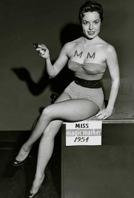 Miss Magic Marker 1954 gads Autors: Zibenzellis69 10 retro fotogrāfijas no ļoti dīvainiem 20. gadsimta skaistumkonkursiem