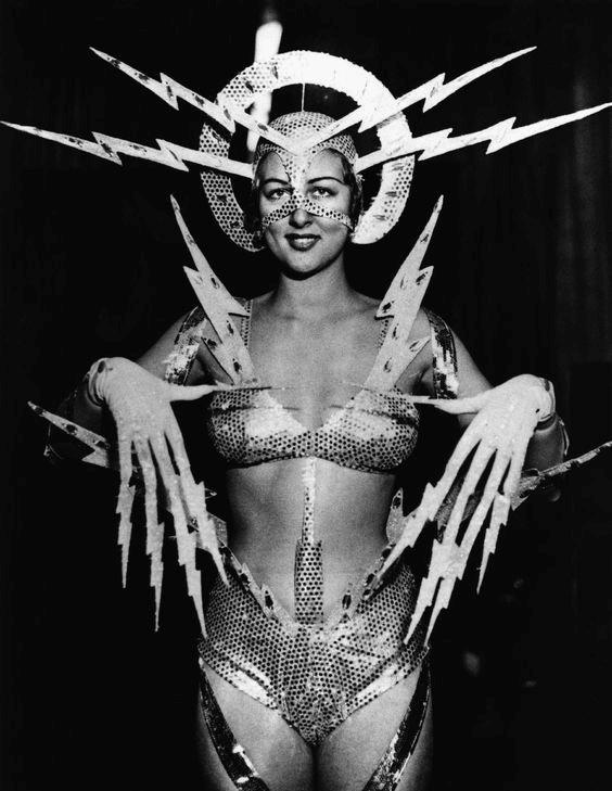 Radio karaliene 1939 gads Autors: Zibenzellis69 10 retro fotogrāfijas no ļoti dīvainiem 20. gadsimta skaistumkonkursiem