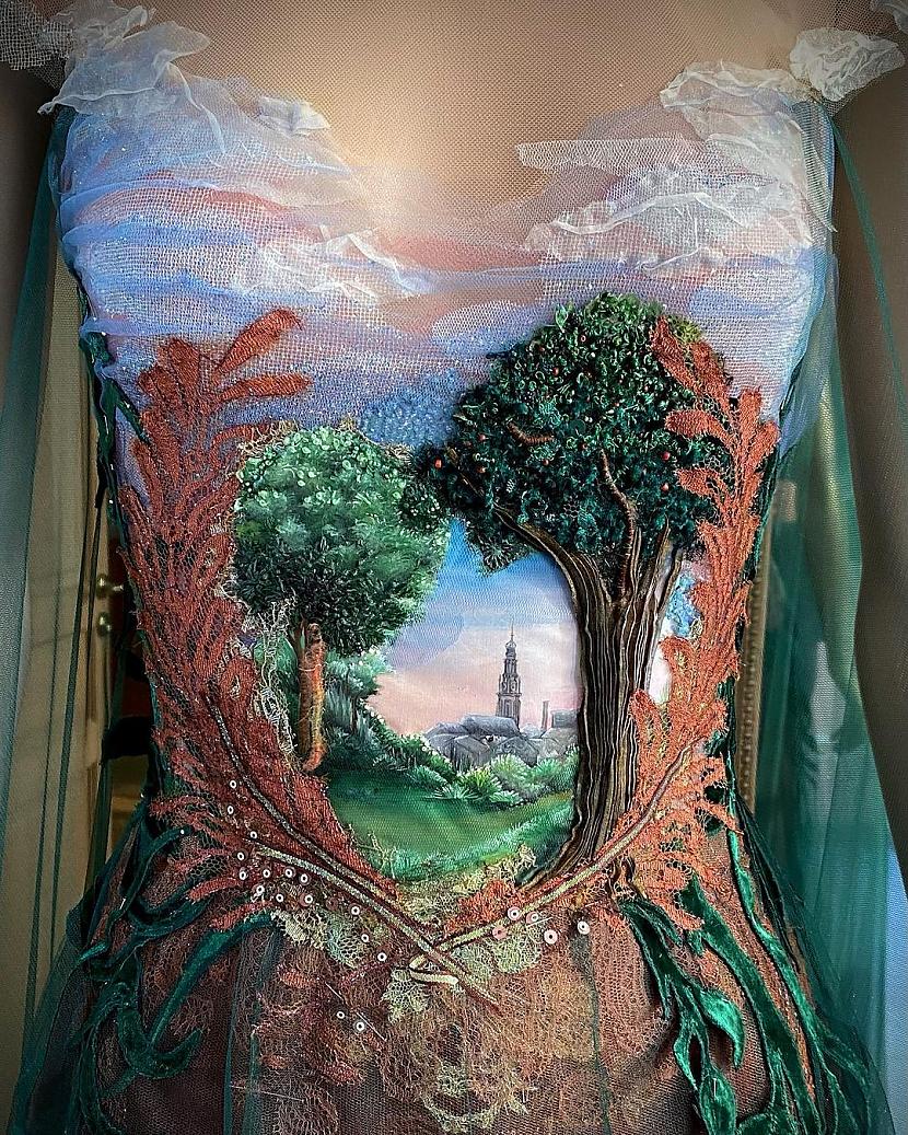 Gracioza ainava Autors: Zibenzellis69 Francūziete rada oriģinālas kleitas, kurās jebkura meitene jutīsies kā pasakā