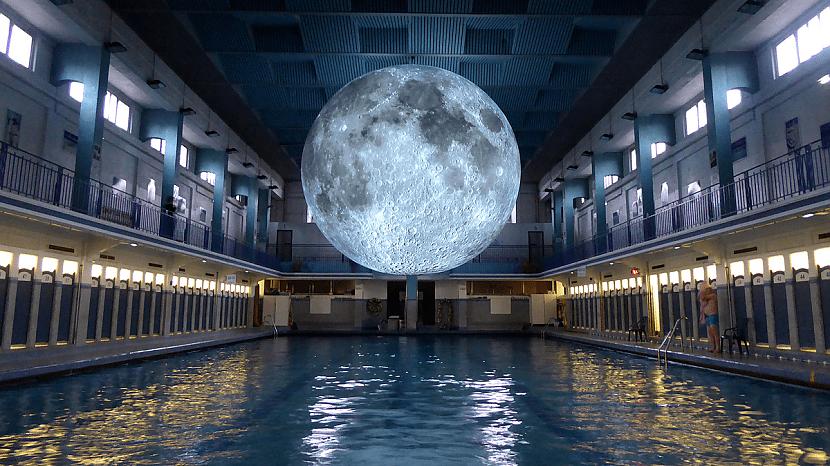 Milzīgs mēness Autors: Zibenzellis69 Britu mākslinieka  Luke Jerram's instalācijas, kas pārsteigs ar savu vērienu