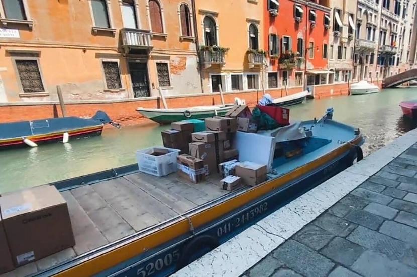 Piegādes pakalpojums Venēcijā Autors: Zibenzellis69 Mamma mia, šī ir Itālija: 15 interesantas fotogrāfijas par itāļiem
