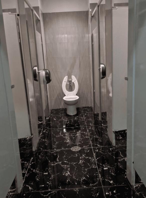 Jūs ieejat tualetē un tad jūs... Autors: Zibenzellis69 Neatkārtojami meistari, kuri savu darbu paveica tik slikti, pat ticēt negribās