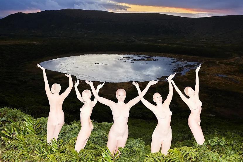 Gaismas ilūzija Autors: Zibenzellis69 Spāņu fotogrāfe izmanto cilvēku ķermeņus, lai radītu ekstravagantus attēlus