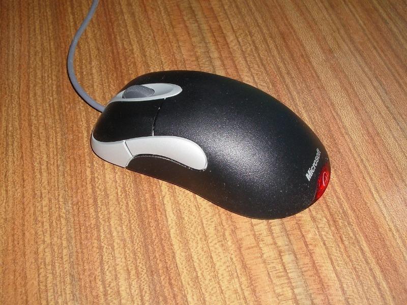 Pirmā pele ar ritināscaronanas... Autors: Zibenzellis69 Kā mainījusies datora pele - vecie modeļi tagad šķiet tik dīvaini