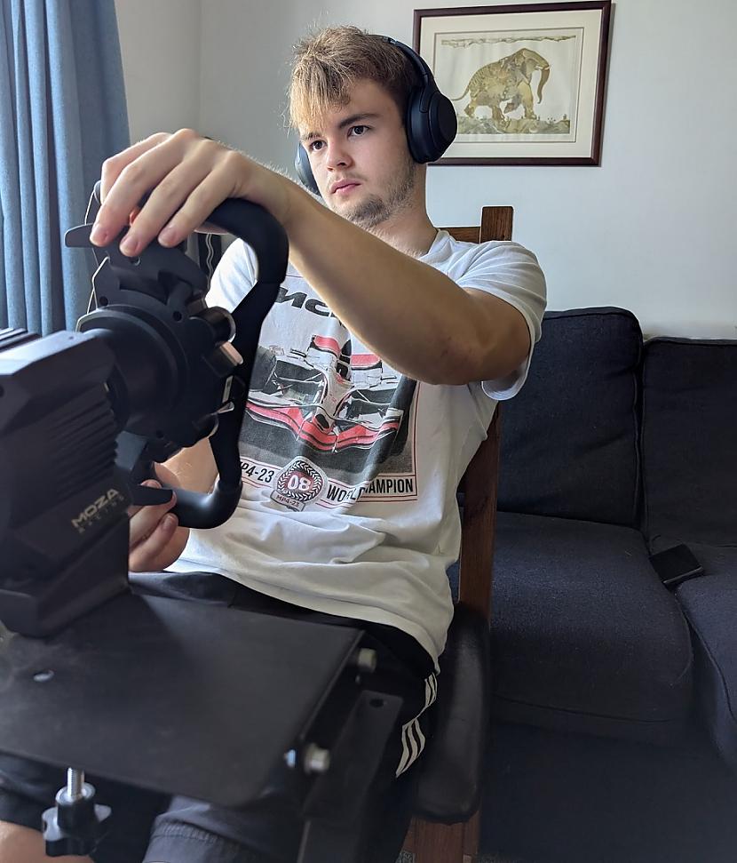 Pēdējos gados braukscaronanas... Autors: Lestets Britu jaunietis ietaupīja 1000 mārciņu, mācoties vadīt automašīnu «YouTube»